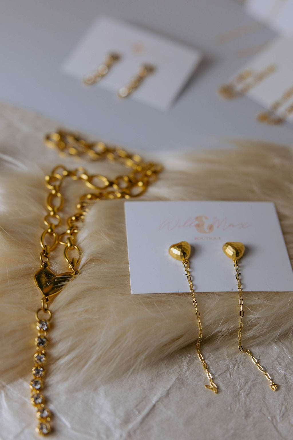 Maeve Dangles