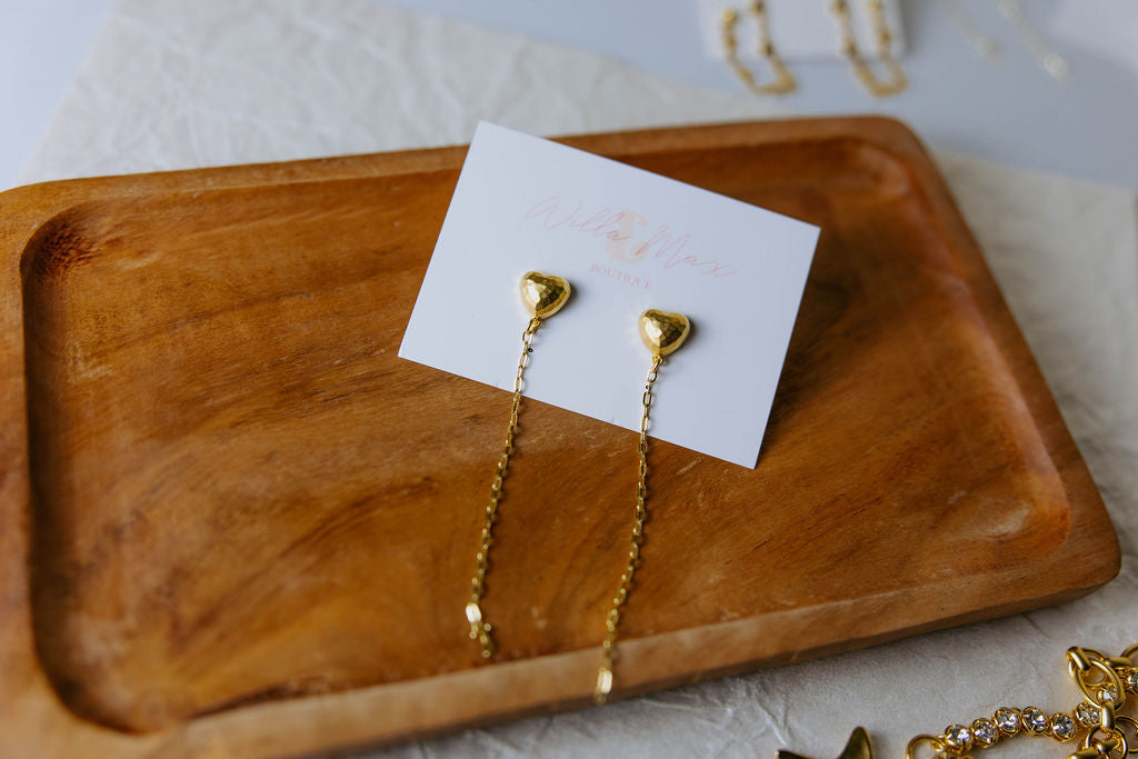 Maeve Dangles
