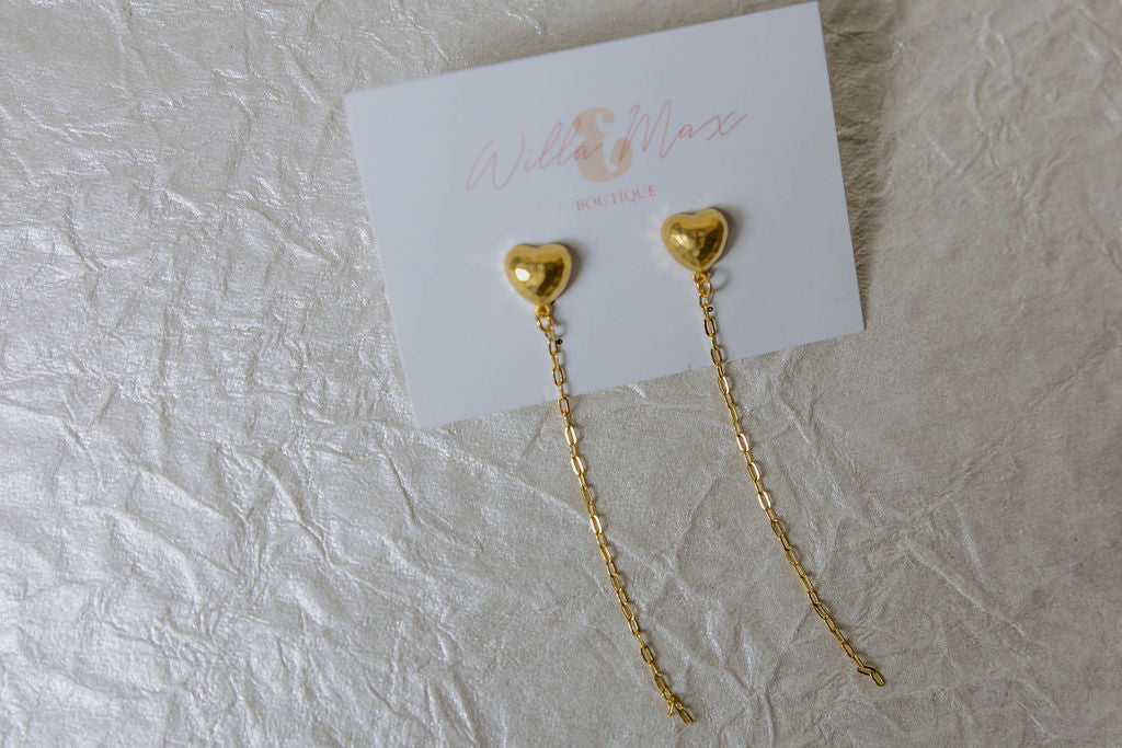 Maeve Dangles